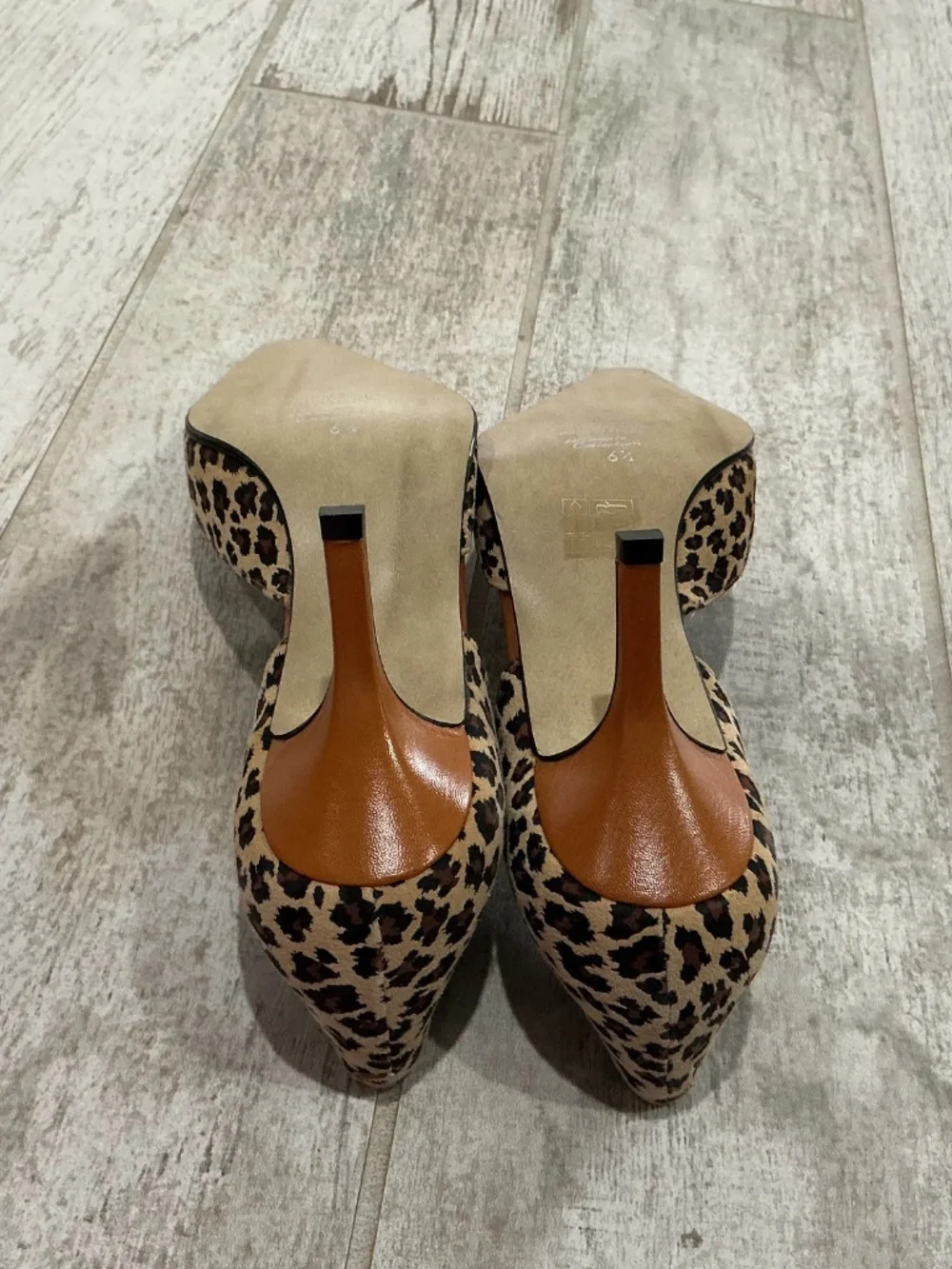 Women’s leather animal print shoes size US 8.5